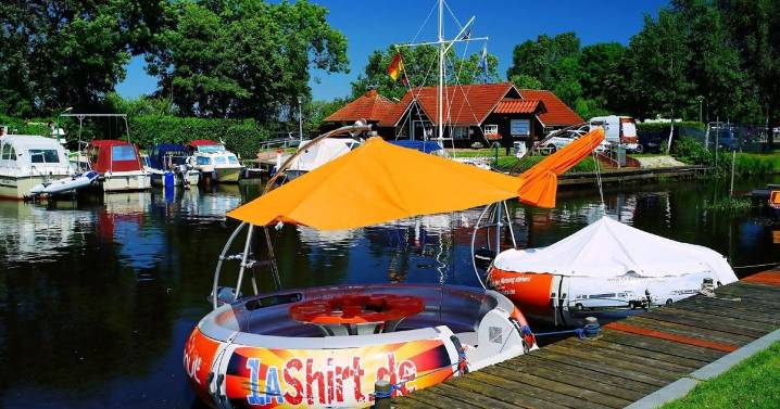 Winter warm-up: Hot tub boats, Duffy’s & Santa river rides with Chicago Boat Co.