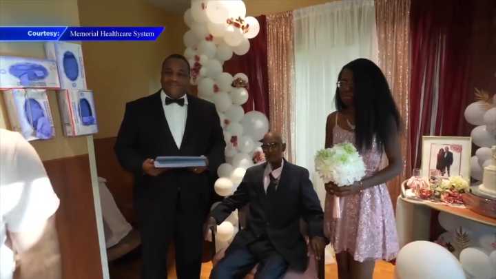 Memorial Hospital West holds makeshift wedding for cancer patient