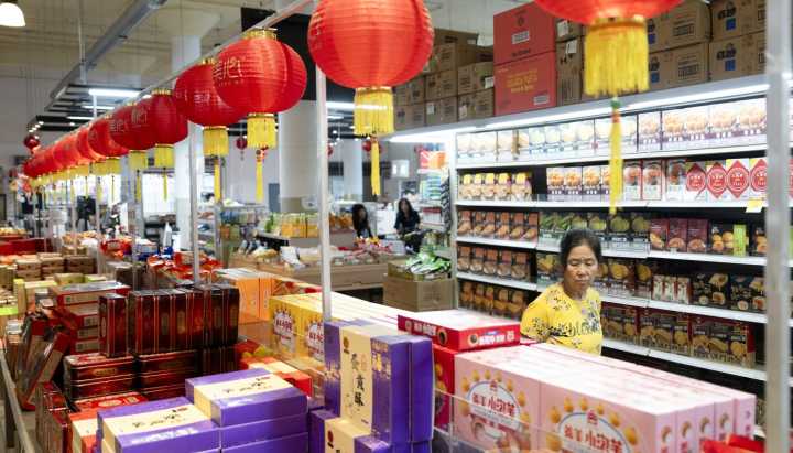 Chicago's ethnic grocery stores struggle to keep prices down and import goods
