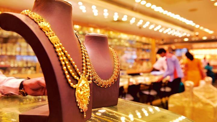 India tightens gold export rules for jewellers