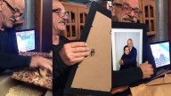Le regalaron un retrato de su esposa fallecida hecho con IA y rompió en llanto