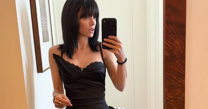 Lily Allen's Mini-Skirt Selfie Is Unmissable