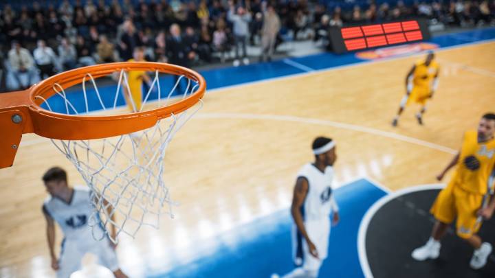 NBA revisa sus políticas para combatir “graves riesgos” de las apuestas descubiertas en sus partidos