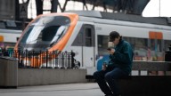 Un 48% de los catalanes suspende el servicio de Rodalies y media distancia, según el CEO