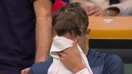 Tenista número 11 del mundo rompe en llanto tras sufrir dura lesión en pleno partido... Mira el dramático momento El danés tuvo que retirarse en semifinales.