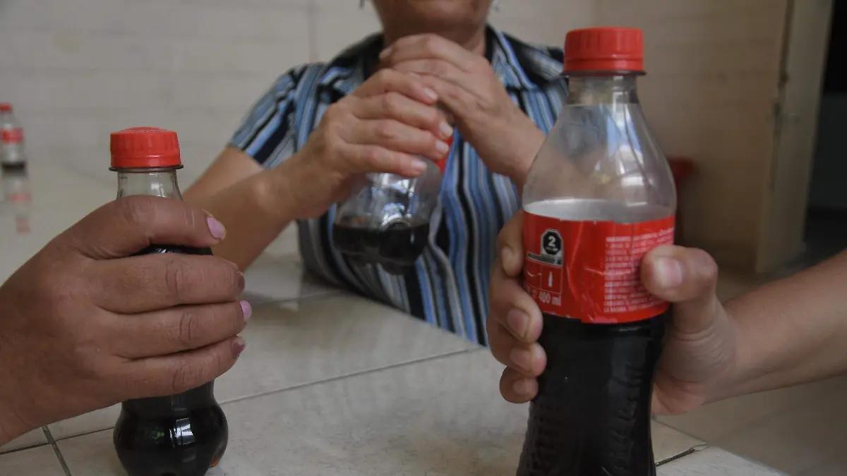 Nuevo impuesto encarece refrescos y cigarros; Irapuatenses calculan gastos