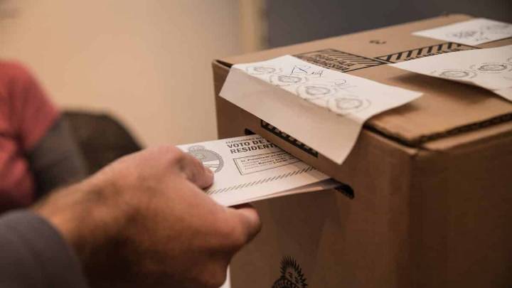 Elecciones 2025: Una consultora pronosticó una derrota por casi 15 puntos para La Libertad Avanza