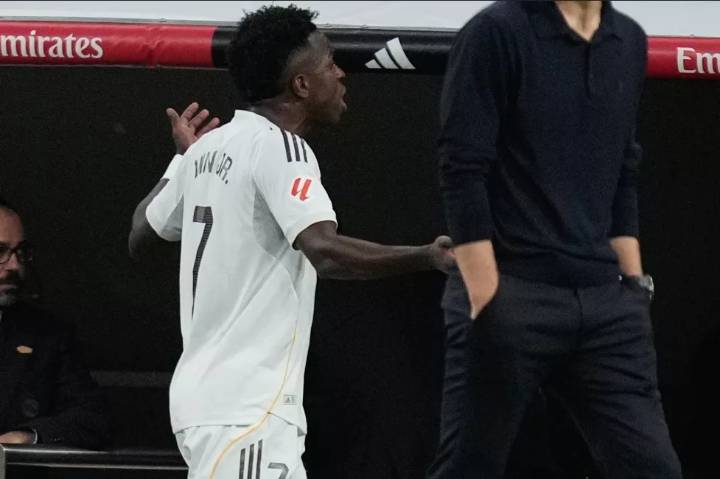 Vinicius Júnior se disculpa por arrebato contra el DT del Real Madrid Xabi Alonso