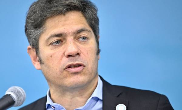 Kicillof criticó el show musical de Milei: "Están por fuera de la realidad"