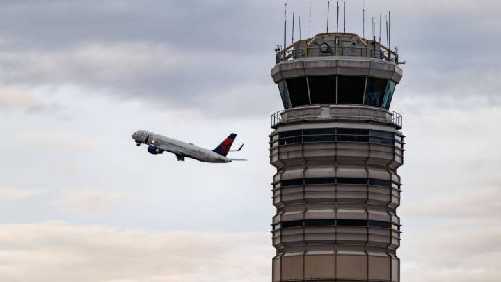 Delta and United call on Congress to immediately end government shutdown