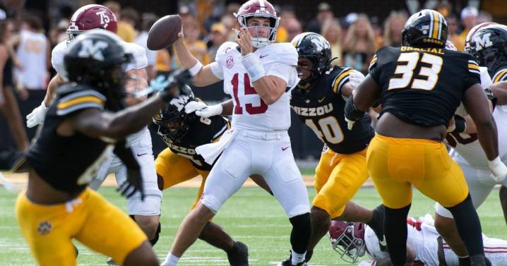 Bama's Simpson edges IU's Mendoza for AP midseason All