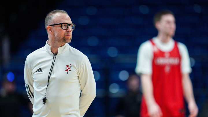 U of L basketball cracks preseason AP Top 25 for first time since 2019