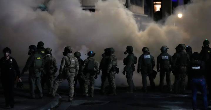 Jueza bloquea orden de Trump para desplegar la Guardia Nacional en Portland