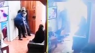 Video muestra violento asalto a adulto mayor y su nieta en Talcahuano: Delincuente botó al hombre al suelo