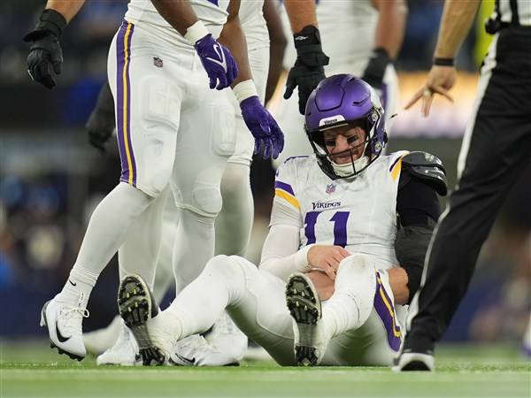 QB Carson Wentz endures painful night as Vikings fall to Chargers