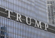 Miles de personas protestan ante edificio Trump en Chicago por envío de Guardia Nacional
