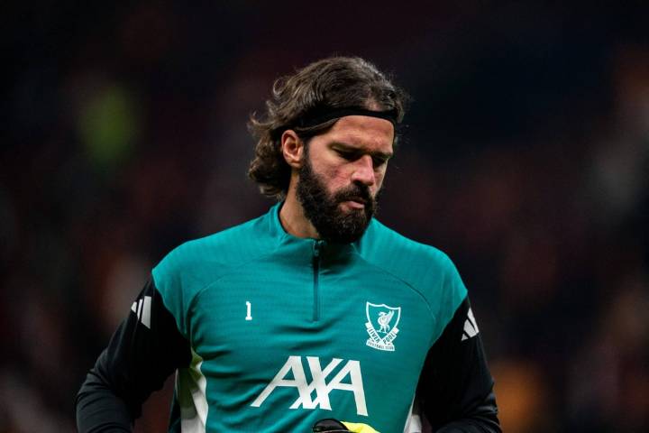 Liverpool's Alisson likely out until November international break with hamstring injury