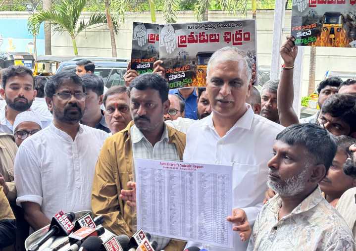 Auto drivers pour out anguish as BRS leaders ride with them in Hyderabad
