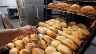 Panaderos en alerta: denuncian que los molinos "congelan" las entregas