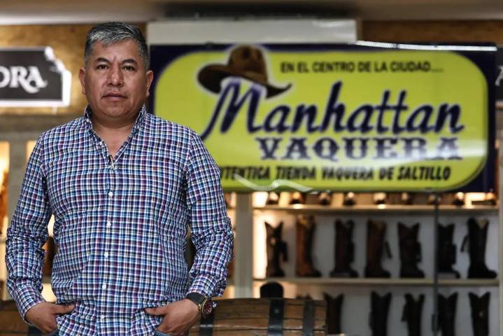 Víctor Pérez, fundador de Tiendas Manhattan en Saltillo, se dice listo para buscar un cargo de elección popular
