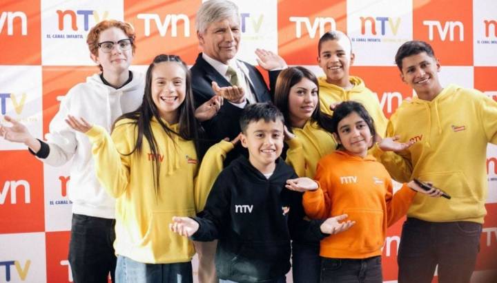 Niñas y niños entrevistan a Harold Mayne-Nicholls en “Punto de Prensa ¿Qué Sucede?”