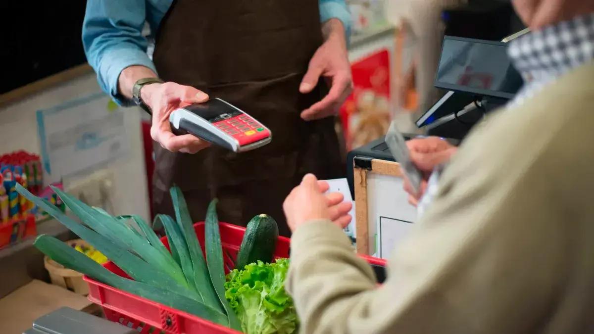 Empresas del comercio y la logística buscan personal para reforzar sus equipos en fin de año; más de 2.000 vacantes