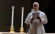 León XIV llama a los poderosos a “tener la audacia de desarmarse” durante vigilia por la paz