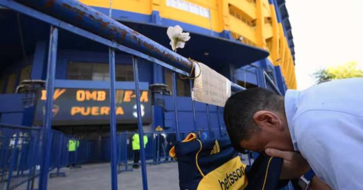 El último adiós de la hinchada a Russo