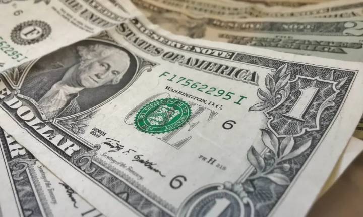 Precio del dólar del 29 de octubre ya roza los 220 bolívares