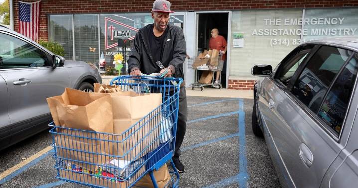 St. Louis-area residents turn to food banks amid aid cuts