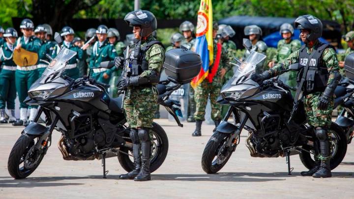 Dotan a soldados con motos de alto cilindraje para perseguir a los pillos por las zonas difíciles de Medellín