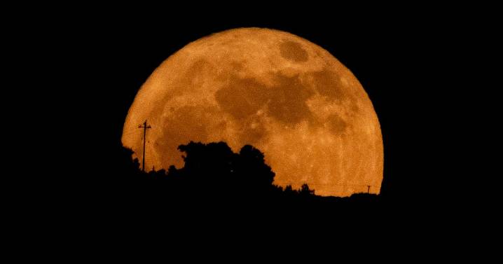 Will weather let Scots see Harvest Moon tonight? Met Office on supermoon sighting chances