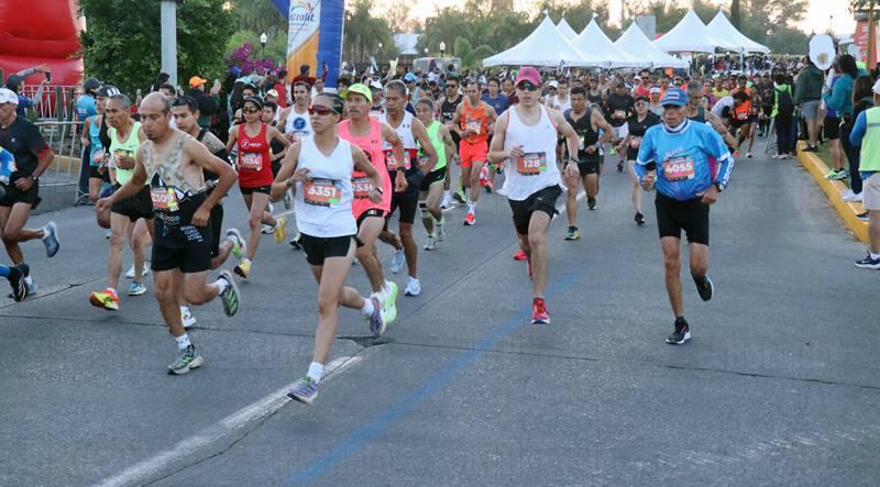 Miles de personas participaron en el Maratón AGS
