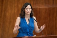 Ayuso rechaza la "lista negra" de médicos objetores