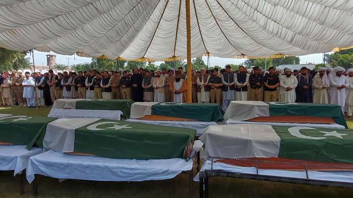 Militant attack on Pakistani police station kills at least 7 officers and wounds 13