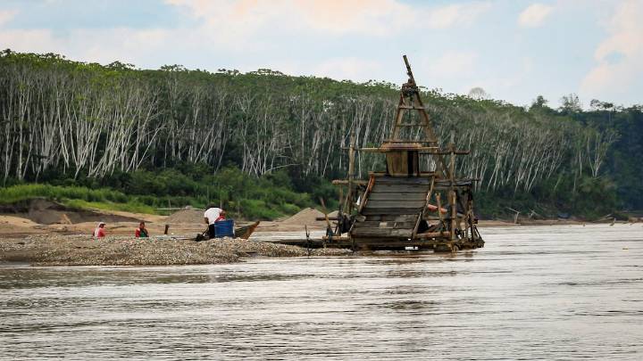 Así crea la minería de oro a pequeña escala “grandes zonas de sacrificio por mercurio” en América Latina