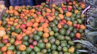 Frutas de temporada se mantienen accesibles en el mercado Adolfo López Mateos