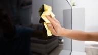 Este sencillo truco para limpiar pantallas las deja como nuevas