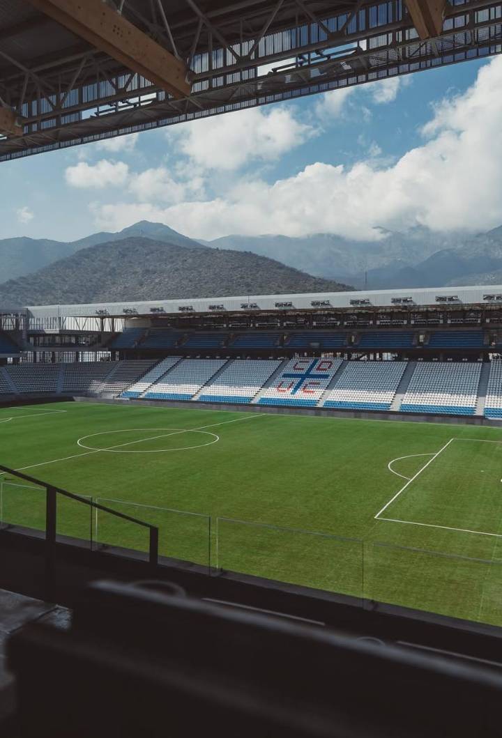 Universidad Católica castiga a cinco hinchas tras el Clásico: Hasta 6 años sin entrar a estadios