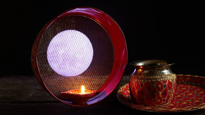 Karwa Chauth 2025 Moonsighting Time: When Will Moon Rise Today In Mumbai? Check Muhurat To Break Your Fast