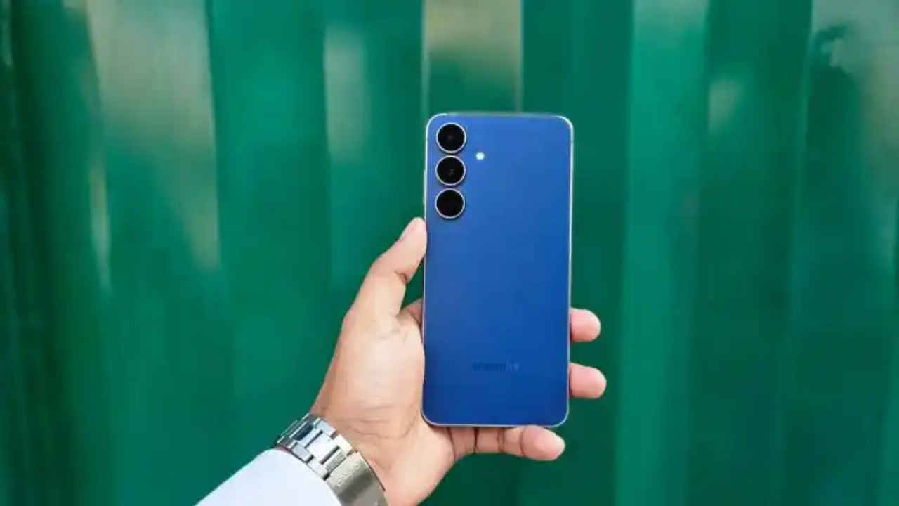 Samsung Galaxy S25 FE’s top variant already selling with Rs 12,000 discount on Amazon