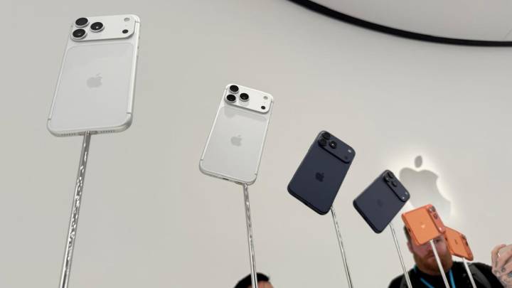 Apple crushes expectations with $100B+ quarter, iPhone sales surge