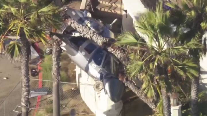 Dramatic footage of helicopter falling from the sky in Huntington Beach