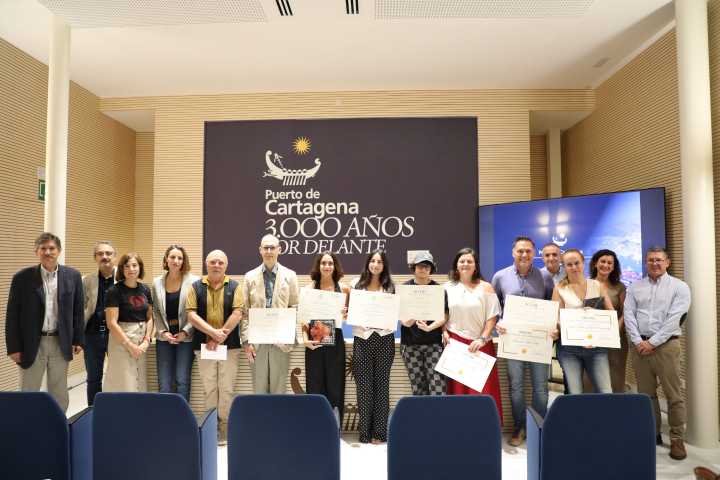 El Puerto de Cartagena premia la excelencia académica y la creatividad ambiental entre jóvenes talentos