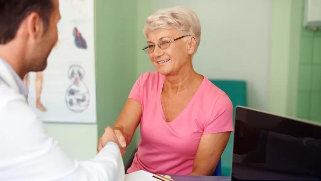 Van por atención integral para mujeres durante la menopausia