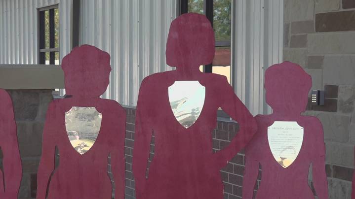 Candlelight vigil in Hardin County honors domestic violence victims' lives