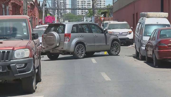 Carabinero balea a chofer que evadió control e intentó atropellarlo: quedó en riesgo vital