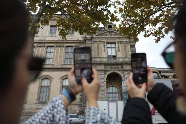 Minute by minute, how thieves took priceless jewellery from Louvre gallery