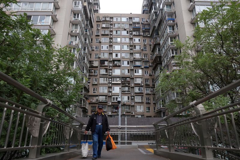 China September new home prices edge up, resale market falls: survey