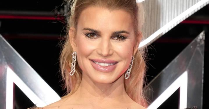 Jessica Simpson Turns Heads in Black Lingerie Look